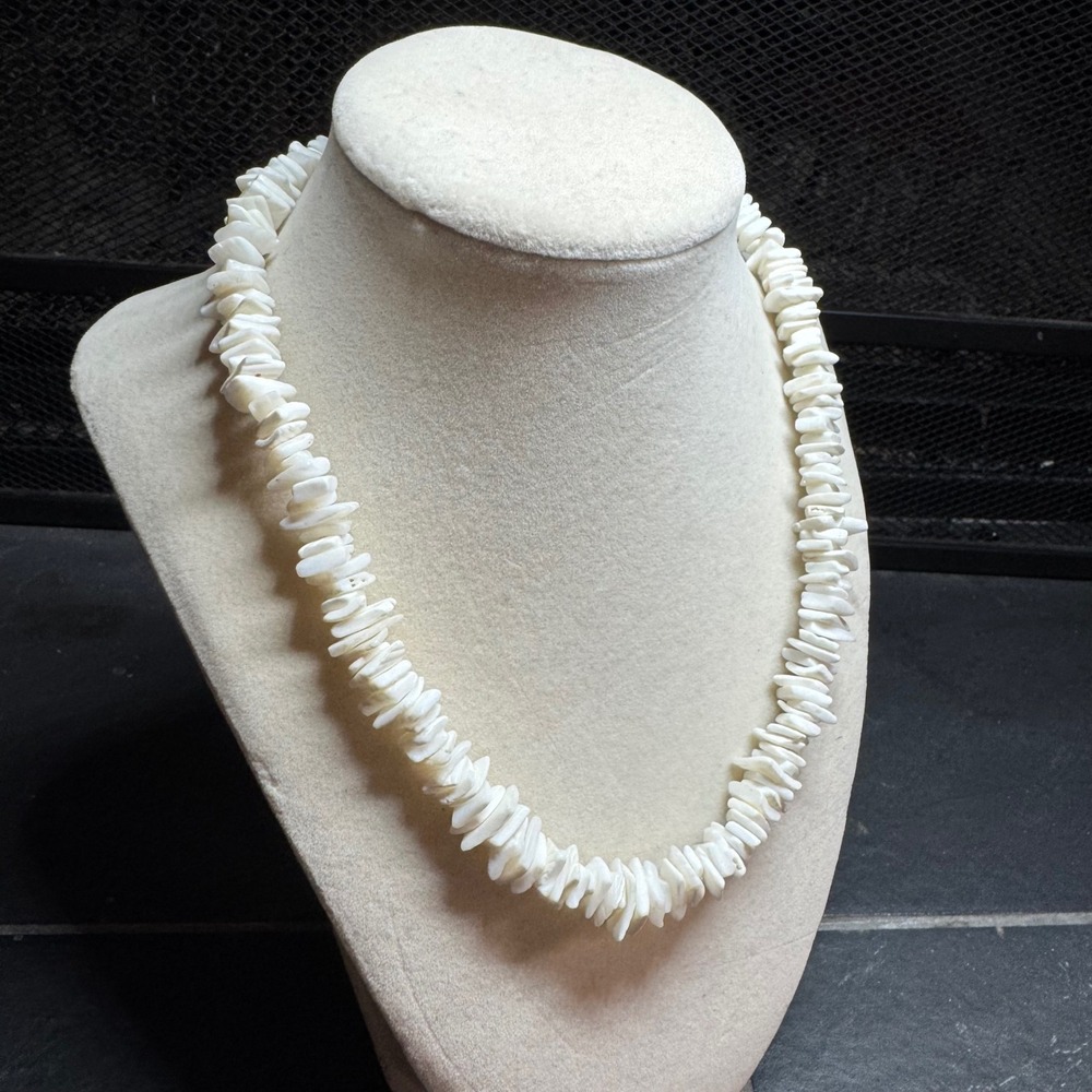 Vintage White Puka Shell Chip Necklace Y2K Beach Boho Coastal 16" Summer Hawaii